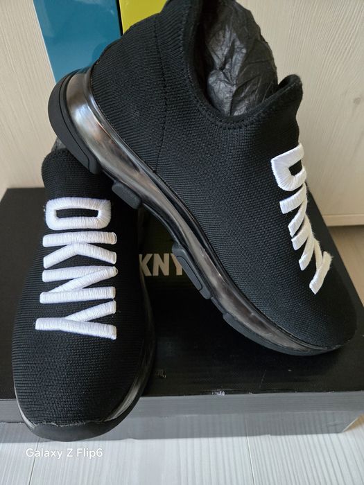 Дамски маратонки DKNY