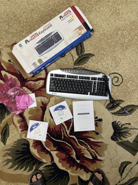 продам 2 клавиатуры в коробке