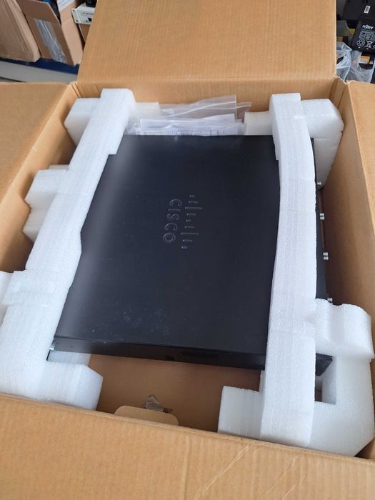 Cisco 2921 CISCO2921/K9 Integrated Services Router – Refurbished – Original Box