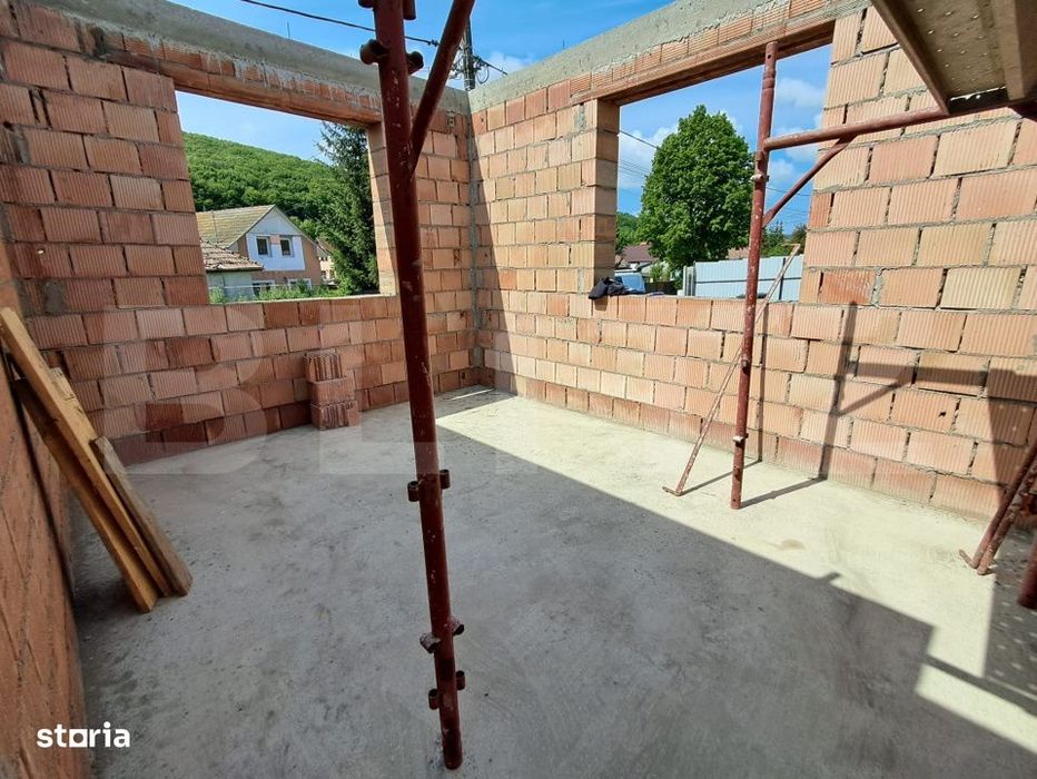 Casa individuala de vanzare in Corunca  Curte Comuna– Proiect in des