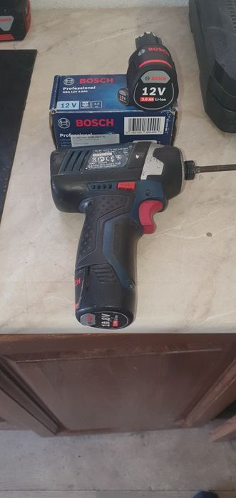 Импакт Bosch с две батерии