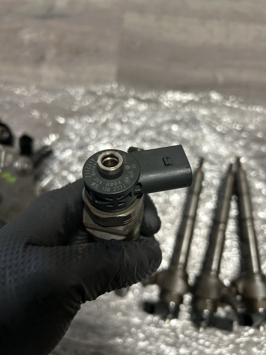 Kit injectie vw passat b7 golf 6 seat audi skoda 2.0tdi cod in poze