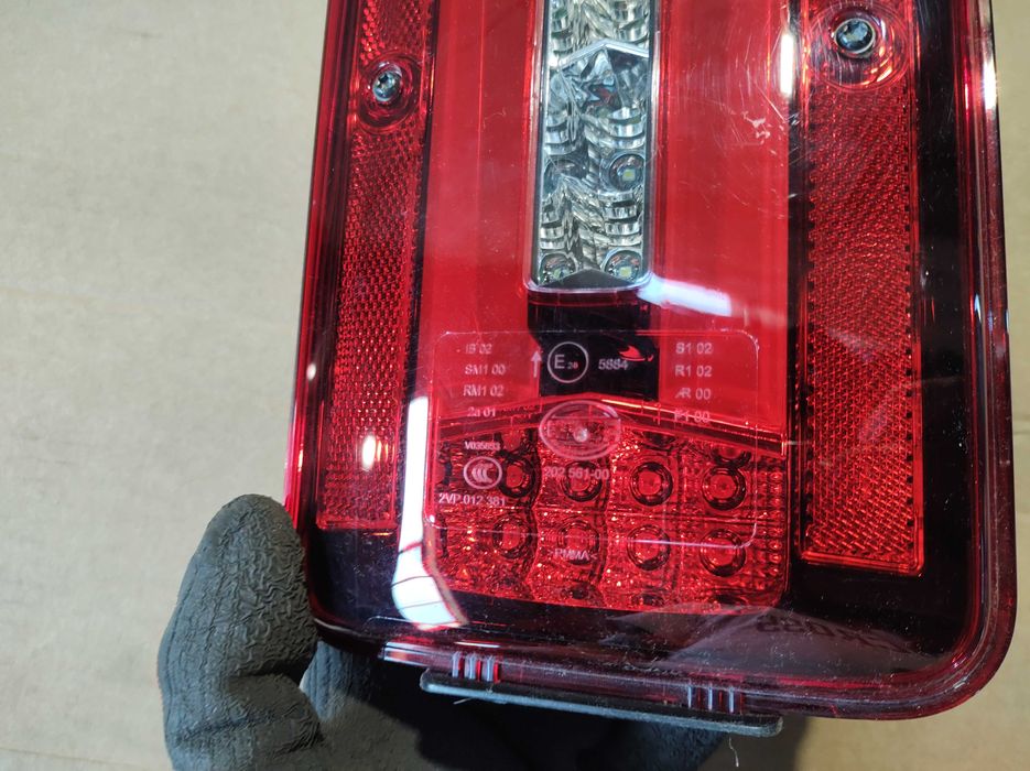 Диоден Стоп за Камион Влекач MAN Десен Оригинал Като нов HELLA