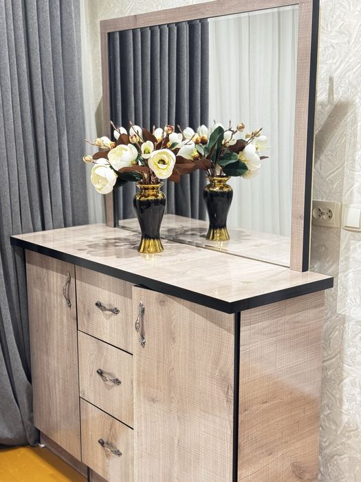 Trimo (Komod) ko'zgusi bilan — Holati juda yaxshi!