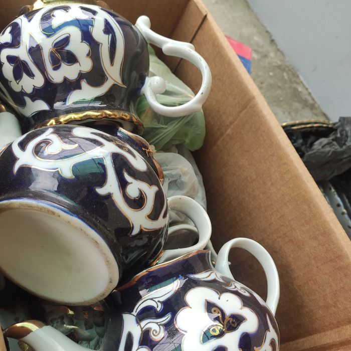 Пахта гуллик чойнак ва пиёлалар сотилади.