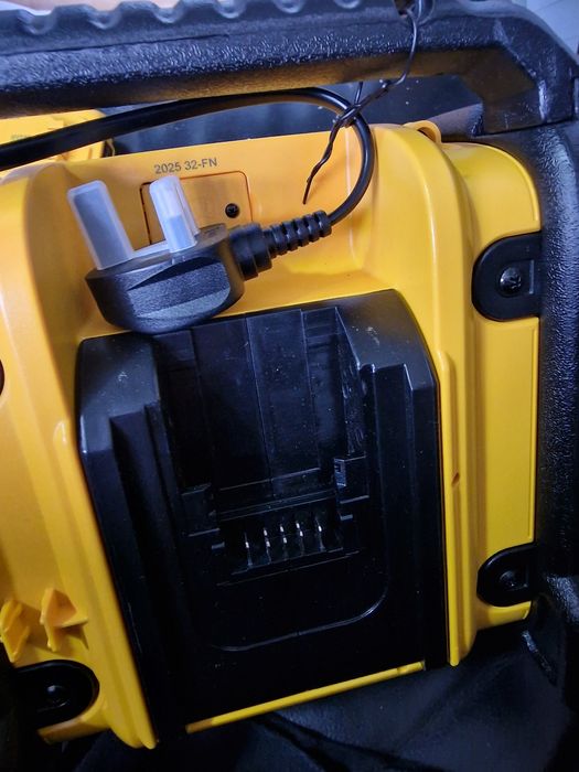 Радио DeWALT DCR020