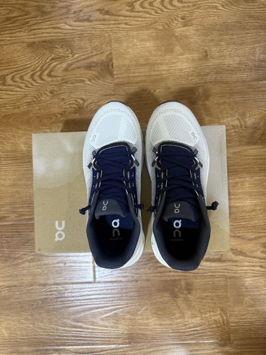 On Cloud кроссовка | 36-размер