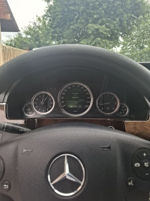 Mercedes-Benz E200