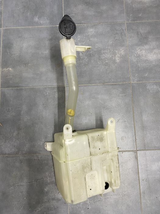 Бочок омывателя на Тойота