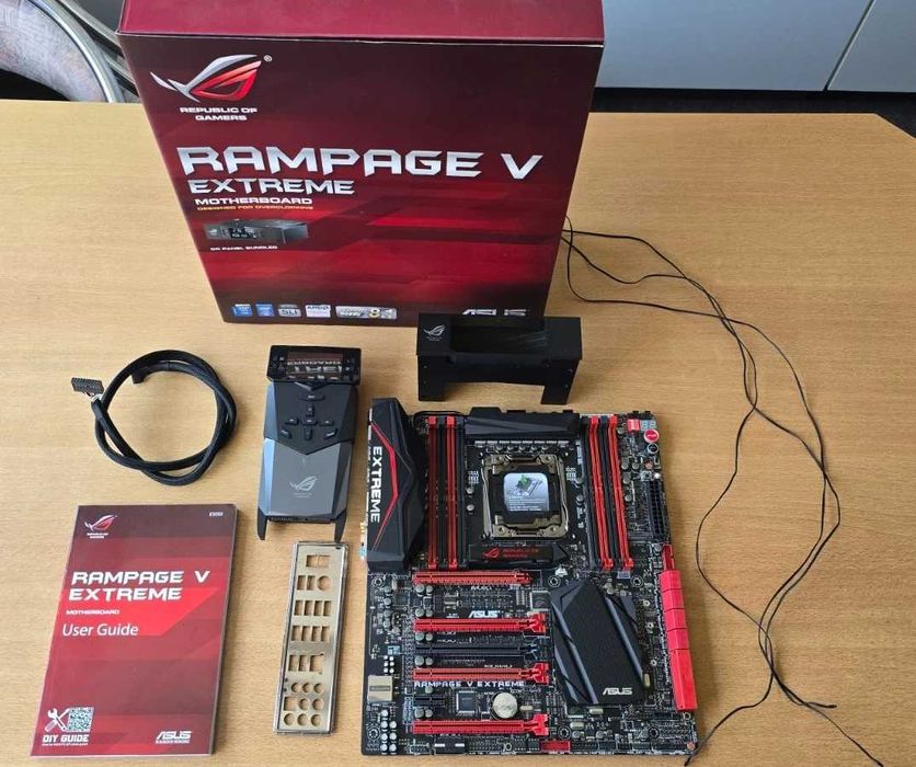 Дъно Дънна платка ASUS Rampage V Extreme 2011-3 X99 DDR4 OVERCLOCK