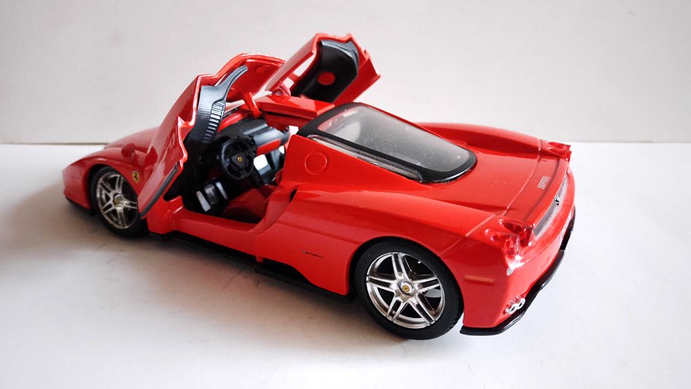 Метални колички Bburago, Maisto и Welly 1:24