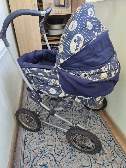 Продам детскую коляску на зиму и лето,