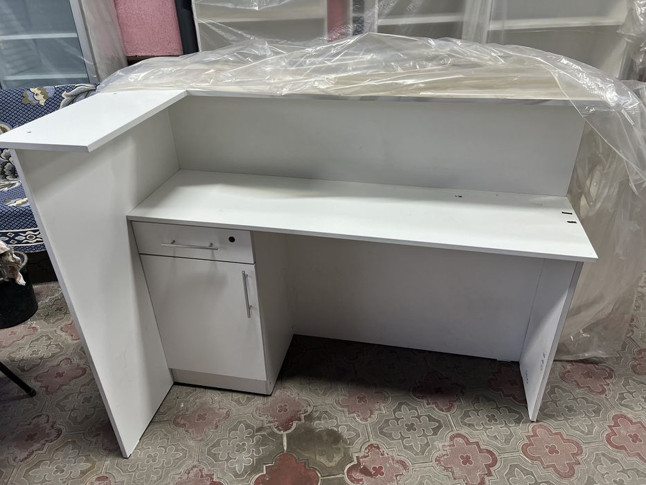 Ресепшн для салона красоты, магазинов