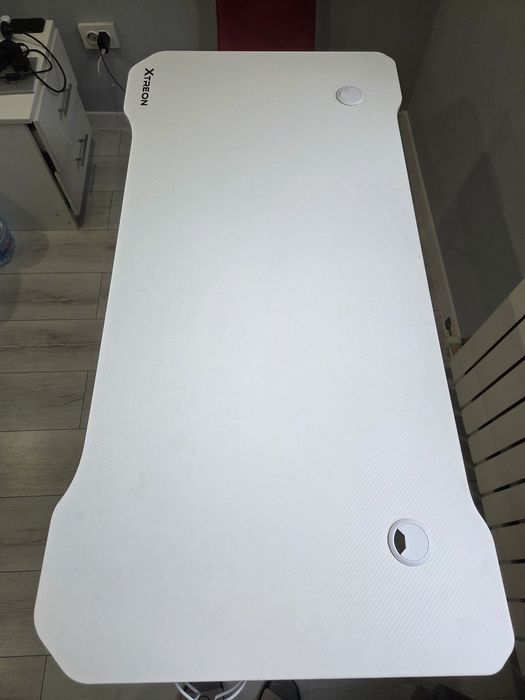 Компьютерный стол XTREON в отличном состоянии