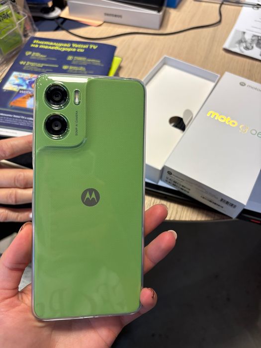 Продавам чисто нов Motorola Moto G06 – 256 GB