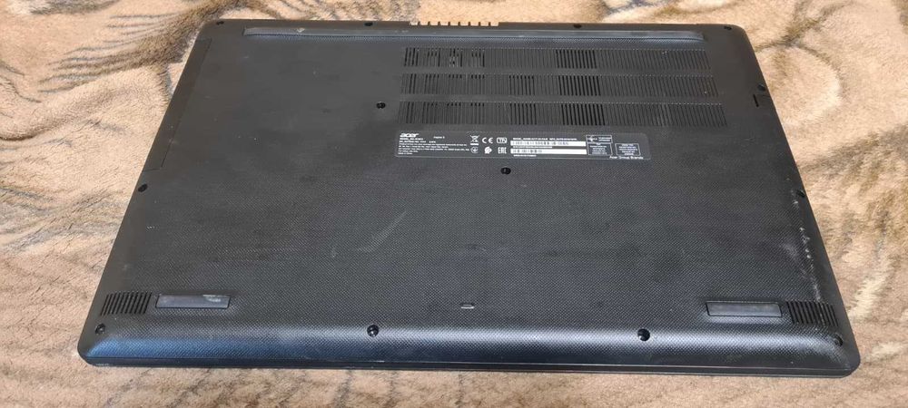 Laptop Acer de 17: cu procesor Celeron N4000,SSD de 250 Gb,4 Gb RAM,stare buna