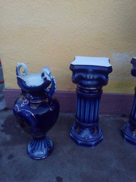 Pedestal cu vaza