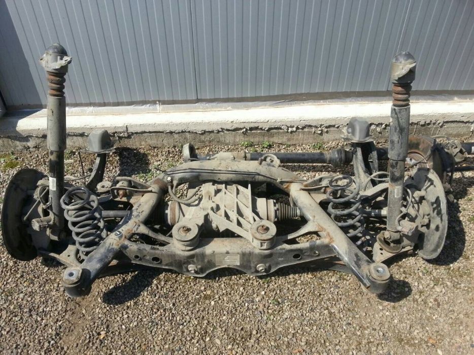 От моста останаха амортисьори..пружините и полуоските..