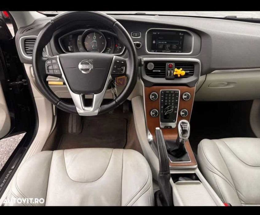 Volvo V40  D4  1,6 motor 116 cp-84 kWh    consum mic