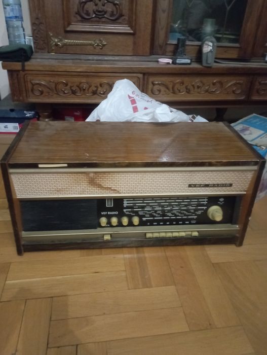 Ретро веф радио руско с вграден грамофон на 100 год.