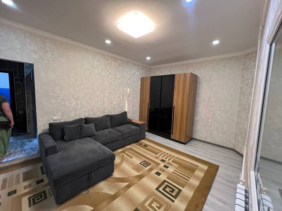 Сдается 1 комнатная квартира 
С обстановкой
В горде Алмалыке