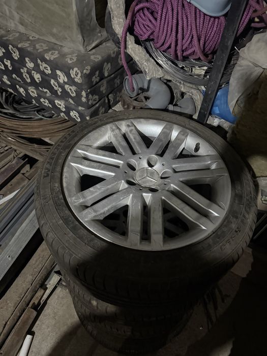 Продаётся балон и диски как новый Мерседес Бенс ariginal год 21-22