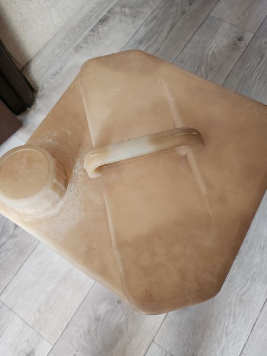 Продам пластиковую бочку