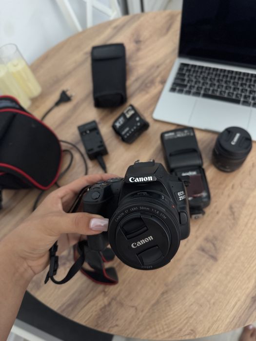 Canon 250D + объектив + комплект Godox