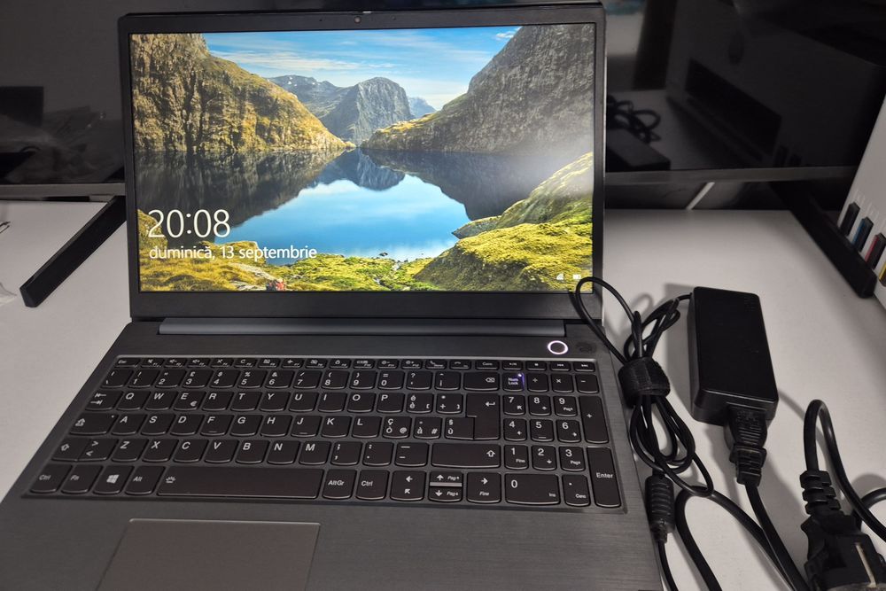 Lenovo ThinkBook Intel i3 8gb ddr4 500gb ssd