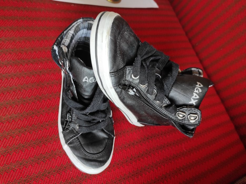 Adidasi  din piele, Nr. 33,  moderni, usori si foarte comozi