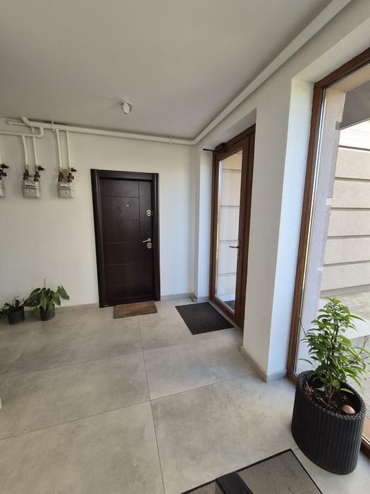 Vând apartament 3 camere în  Dumbrăvița