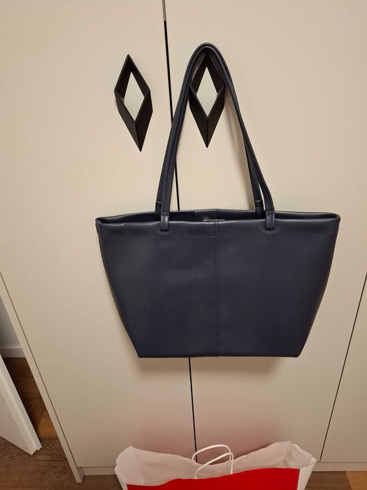 Posetă nouă Caprisa