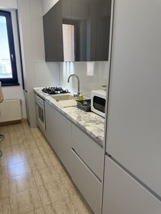 Inchiriez ap 3 cam Summerland vedere frontal mare,In fata cluburilor,Apartamentul are 90 mp, doua dormitoare cu doua bai, bucatarie , living generos.