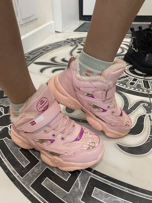 Кроссовки на девочку