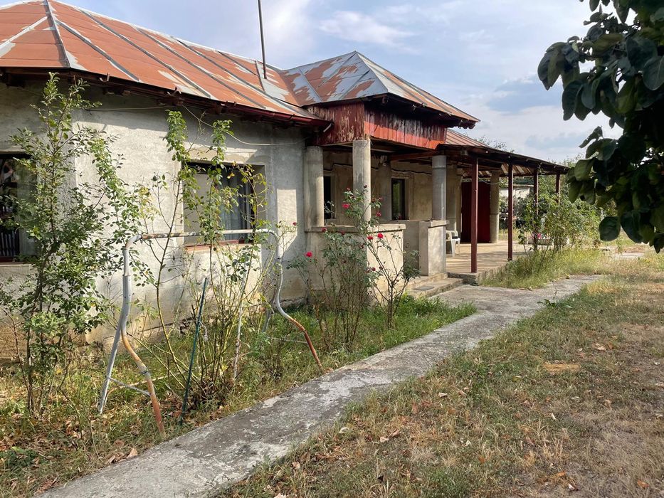 Casă de Vânzare Teișori Com Bulbucata