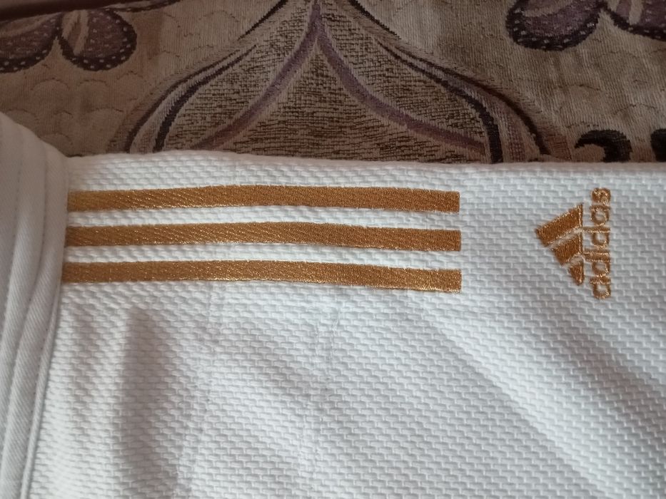 Новый золотой ADIDAS