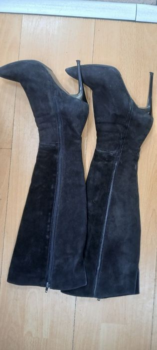 Велурени ботуши.