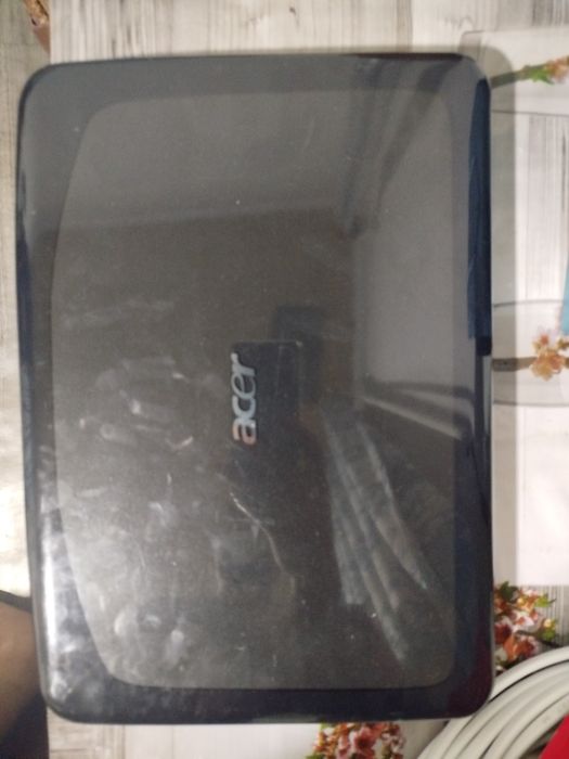 Notebook sotiladi Acer