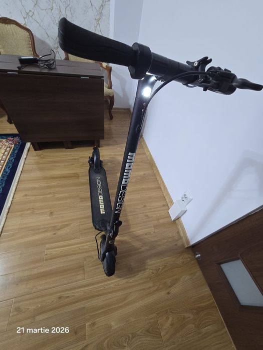 Trotineta electrica Momo Design în stare foarte bună
