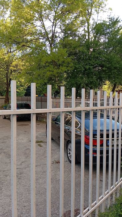 Давам под наем паркомясто в центъра,в охраняем паркинг