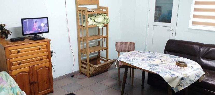 Дава се под наем Едностаен апартамент в Бургас, Победа - 25 кв.м за 127.5 € - Снимка #1