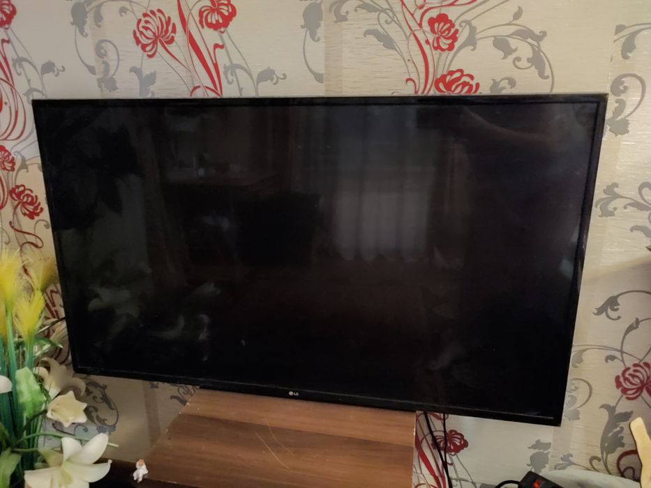 Продам телевизор LG