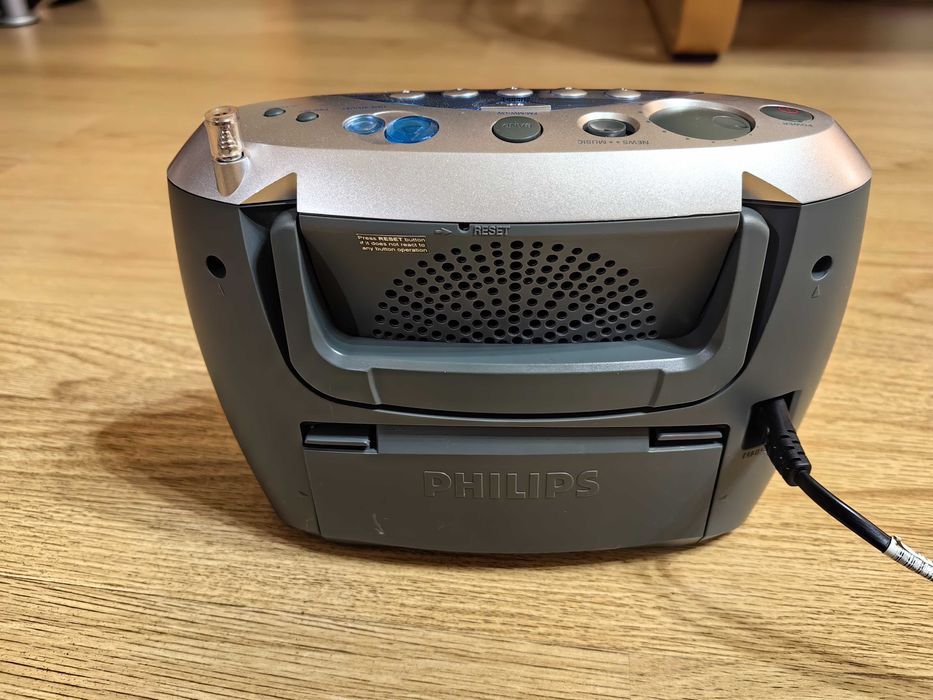 Aparat radio FM Philips AE2100 + AE2140 + AE2830 portabil si la priza.
