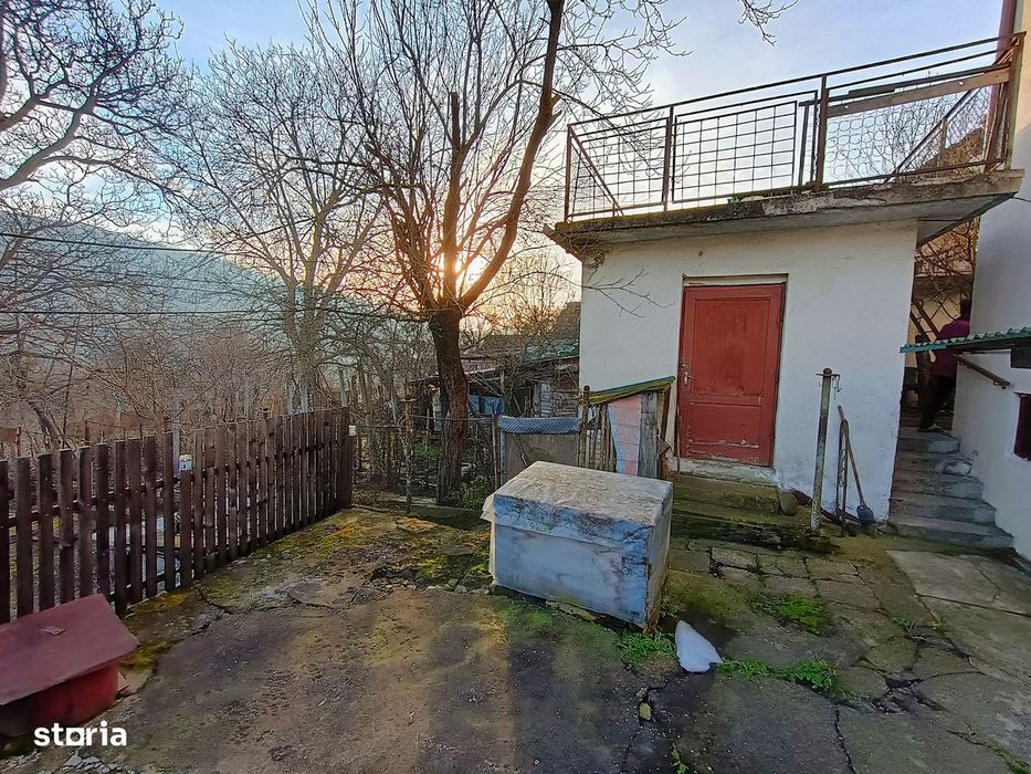 Casa generoasa cu 4 camere / str. Pomilor