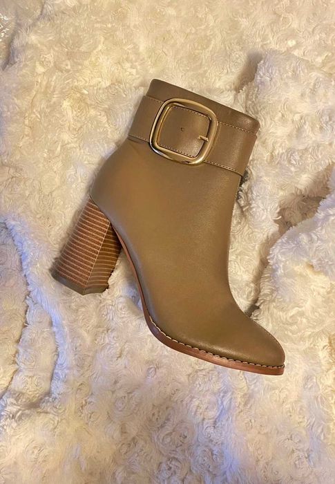 Botine scurte cu toc gros si catarama Asos