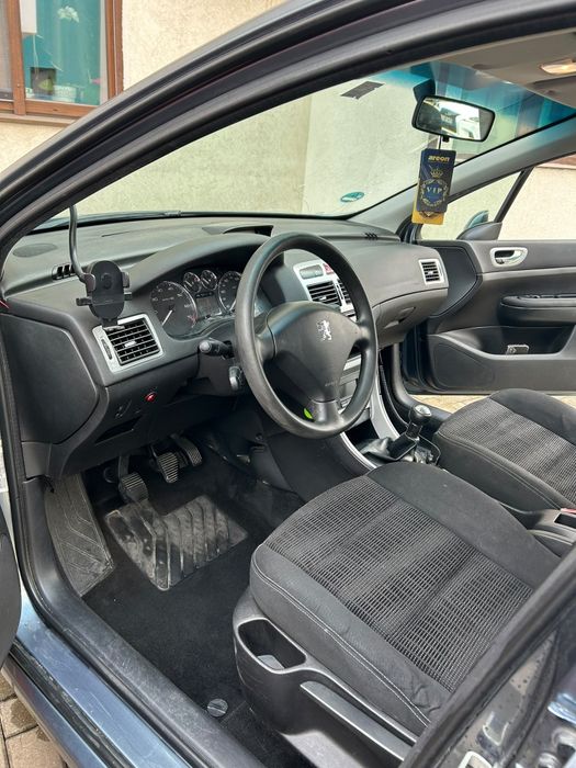 Vând peugeout 307