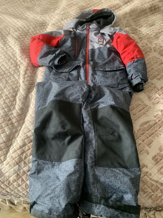 Продам куртку детскую