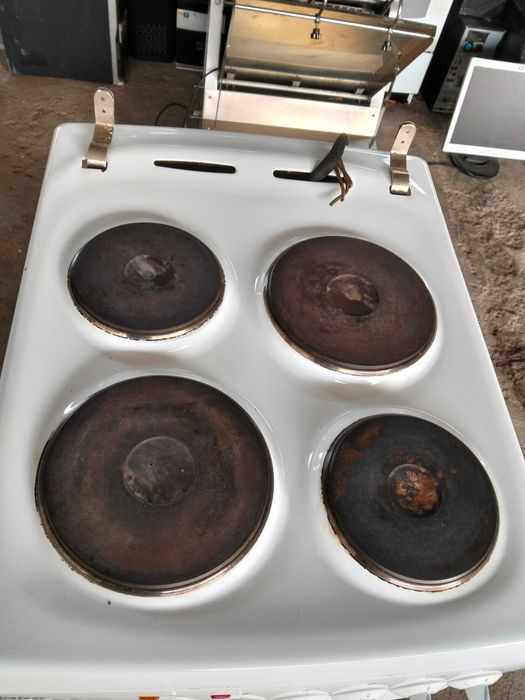 Электрическая плита.