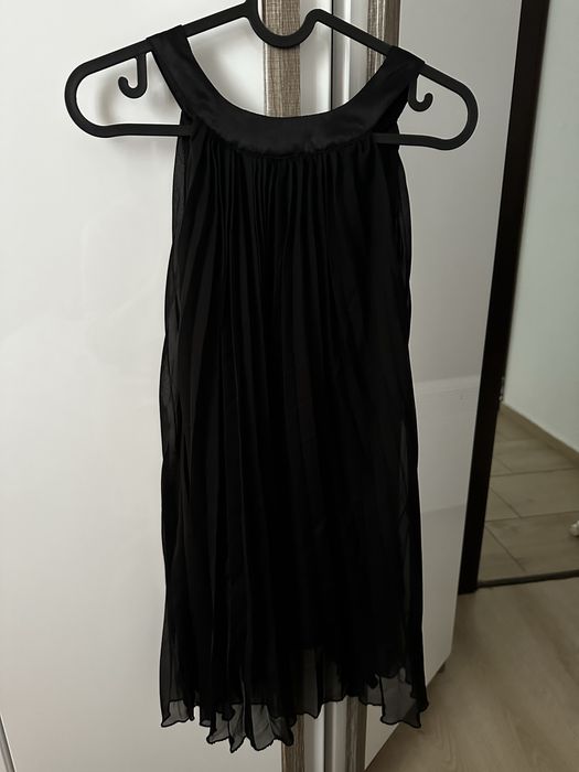 Черна плисирана туника