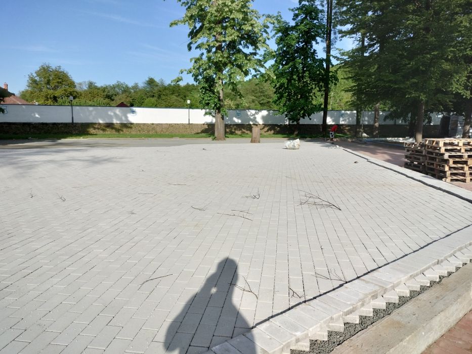 Executam lucrări de pavaje garduri!